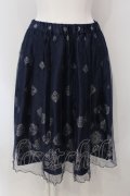 axes femme / オーナメント柄チュールスカート  ネイビー O-25-04-21-050-AX-SK-IG-OS