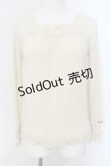 axes femme / 袖レースアップインナーカットソー M クリーム O-25-04-21-014-AX-TO-IG-OS