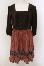 画像1: 【SALE】axes femme / ニット切替ストライプワンピース  ブラウン×アカ O-25-04-21-030-AX-OP-IG-ZT304 (1)