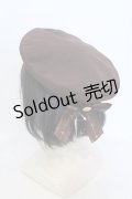 Amavel / メッセージリボンブローチ付ベレー帽  ブラウン O-25-05-29-1012-CA-AC-IG-ZT-K004