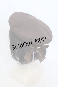 Amavel / メッセージリボンブローチ付ベレー帽  ブラウン O-25-05-29-1012-CA-AC-IG-ZT-K004