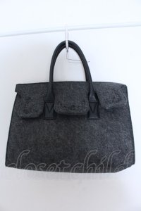 axes femme / ポーチつき刺繍入りフェルトバッグ  グレー O-25-04-22-007-AX-BG-IG-ZT087