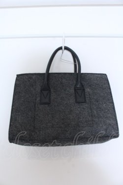 画像2: axes femme / ポーチつき刺繍入りフェルトバッグ  グレー O-25-04-22-007-AX-BG-IG-ZT087