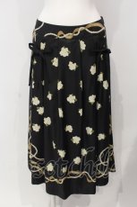 画像1: 【SALE】INGEBORG / カメリアジュエリープリントスカート 9号 クロ O-25-04-24-049-LO-SK-IG-ZT270 (1)
