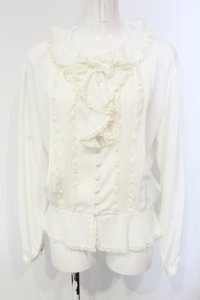 INGEBORG / くるみボタンラッフルフリルブラウス  シロ O-25-04-24-056-LO-BL-IG-OS