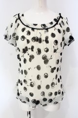 INGEBORG / チェリープリントシフォントップス 9 オフシロ×クロ O-25-04-24-062-LO-TO-IG-OS