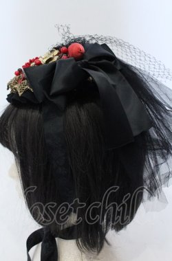 画像2: corgi-corgi / チュール付き円形ヘッドドレス  ブラック×レッド O-25-04-27-043-GO-AC-OW-OS