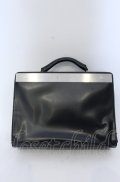 artherapie / ATメタルプレート2 2WAYボックスショルダー 25ｃｍ×34ｃｍ×8.5ｃｍ（公式記載） ブラック O-25-04-27-023-GO-BG-OW-OS