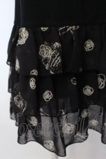 画像2: INGEBORG / カメリアパフュームプリントだんだんカットワンピース 9 クロ O-25-04-29-079-LO-OP-IG-ZI (2)