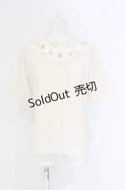 画像1: Fi.n.t / ヨークローズ刺繍プルオーバーブラウス F アイボリー O-25-04-30-1124-CA-BL-OW-OS