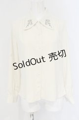 an another angelus / クリスマスローズ刺繍ブラウス F アイボリー O-25-04-30-1127-CA-BL-OW-OS