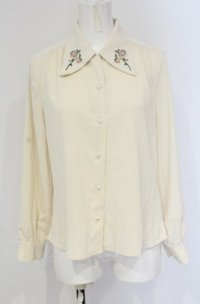 an another angelus / クリスマスローズ刺繍ブラウス F アイボリー O-25-04-30-1127-CA-BL-OW-OS