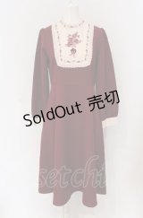 Fi.n.t / 絵画風ヨーク刺繍ワンピース  アカ O-25-04-30-2043-CA-OP-IG-OS