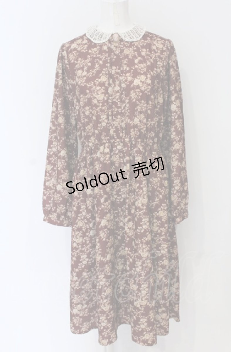 画像1: 【SALE】an another angelus / カメオブローチ付き壁紙花柄ワンピース  ボルドー O-25-04-30-2044-CA-OP-IG-ZT094 (1)