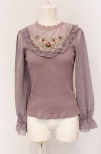 axes femme / 薔薇リボン刺しゅうプルオーバー  ラベンダー O-25-04-30-2050-AX-TO-IG-OS