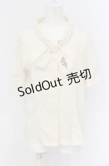 an another angelus / ローズ刺繍ボウタイブラウス  アイボリー O-25-04-30-2056-CA-BL-IG-OS
