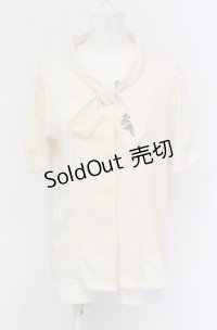 an another angelus / ローズ刺繍ボウタイブラウス  アイボリー O-25-04-30-2056-CA-BL-IG-OS