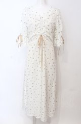 An MILLE / ハート柄胸ギャザーワンピース  オフシロ O-25-04-30-2062-EL-OP-IG-OS