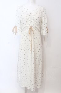 An MILLE / ハート柄胸ギャザーワンピース  オフシロ O-25-04-30-2062-EL-OP-IG-OS