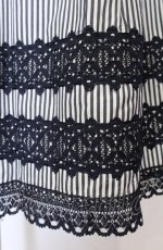 画像2: 【SALE】Jane Marple / レース配色ストライプスカート M オフシロ×ネイビー O-25-04-30-2096-JM-SK-IG-ZT376 (2)