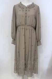 an another angelus / ローズ刺繍シフォンワンピース  カーキグリーン O-25-04-30-2012-CA-OP-IG-OS