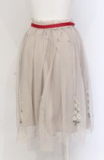 画像3: 【SALE】Fi.n.t / フラワー刺繍チュールスカート/マイメロディ  ベージュ×アカ O-25-09-03-1011-CA-SK-IG-ZT008 (3)