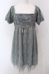axes femme / モチーフレース使いチュール切替ワンピース M グリーン O-25-05-08-038-AX-OP-OW-OS