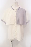 axes femme / プリーツ使バイカラー半袖ブラウス F アイボリー×ラベンダー O-25-05-10-034-AX-BL-IG-OS