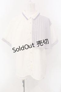 axes femme / プリーツ使バイカラー半袖ブラウス F アイボリー×ラベンダー O-25-05-10-034-AX-BL-IG-OS