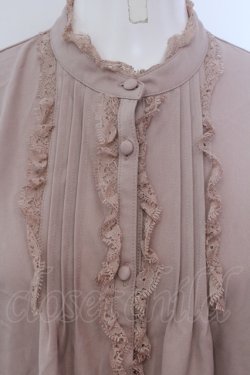 画像2: Fi.n.t / ノーカラーレース配色タックブラウス F ベージュ O-25-05-10-014-CA-BL-OW-OS