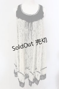 axes femme / フラワー編みプリーツワンピース M オフシロ×クロ O-25-05-12-053-AX-OP-IG-OS