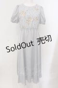 【SALE】Maison de FLEUR Petite Robe canone / 君を思い出す花柄ワンピース M サックス O-25-05-13-043-EL-OP-OW-ZT341