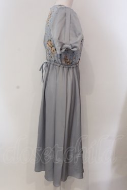 画像2: Maison de FLEUR Petite Robe canone / 君を思い出す花柄ワンピース M サックス O-25-05-13-043-EL-OP-OW-OS