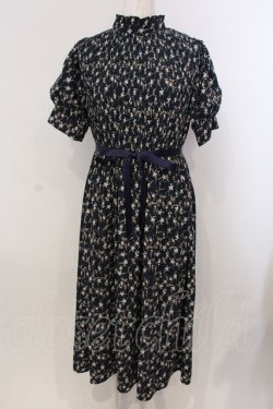 画像1: Maison de FLEUR Petite Robe / 花柄プリーツドレス  ネイビー O-25-05-15-065-EL-OP-OW-OS