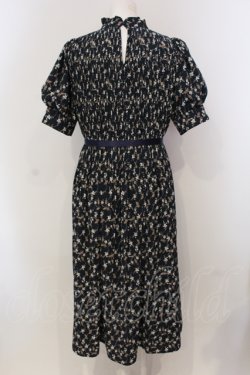 画像3: Maison de FLEUR Petite Robe / 花柄プリーツドレス  ネイビー O-25-05-15-065-EL-OP-OW-OS
