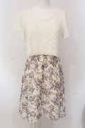 axes femme / フラワーptドッキングワンピース M キナリ O-25-05-17-048-AX-OP-OW-OS