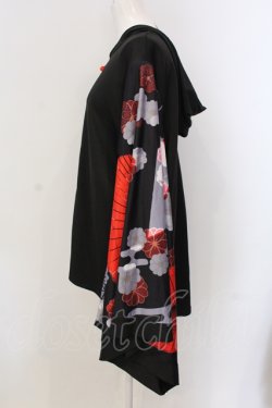 画像2: NieR Clothing / FAKEチャイナボタン着物風袖PULLOVER プルオーバー  ブラック×レッド和傘 O-25-05-17-009-PU-TO-IG-OS