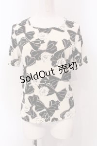 INGEBORG / ロゴ刺しゅうリボンカメリアTシャツ 9 アイボリー×クロ O-25-05-22-071-LO-TS-IG-OS