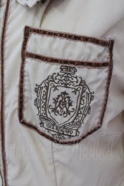 画像2: OZZ ANGELO / エンブレム刺繍デザインカラーブラウス  ベージュ O-25-05-26-046-OO-BL-IG-OS