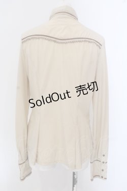 画像4: OZZ ANGELO / エンブレム刺繍デザインカラーブラウス  ベージュ O-25-05-26-046-OO-BL-IG-OS