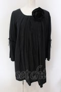 INGEBORG / コサージュつきフロッキーチュニック  クロ O-25-05-26-008-LO-TO-IG-OS