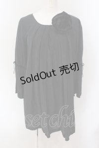 INGEBORG / コサージュつきフロッキーチュニック  クロ O-25-05-26-008-LO-TO-IG-ZI