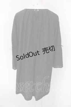 画像4: INGEBORG / コサージュつきフロッキーチュニック  クロ O-25-05-26-008-LO-TO-IG-ZI