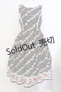 axes femme kawaii / いちご柄ジャンパースカート M クロ O-25-05-29-005-AX-OP-IG-OS
