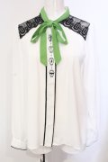 axes femme POETIQUE / カラーリボンアイコンブラウス M シロ×グリーン O-25-05-29-024-AX-BL-IG-OS