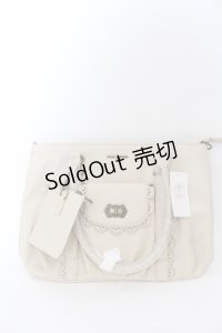 axes femme / 型押し×スカラップA4トート 370×280×140mm アイボリー O-25-05-30-014-AX-BG-IG-ZT-K013