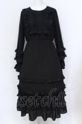 axes femme NOSTALGIE / シフォンフリルティアードワンピース F クロ O-25-05-31-1107-AX-BL-OW-OS