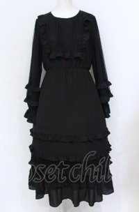 axes femme NOSTALGIE / シフォンフリルティアードワンピース F クロ O-25-05-31-1107-AX-BL-OW-OS