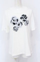 INGEBORG / ロゴプリントTシャツ  シロ O-25-05-31-1038-LO-TS-IG-ZI