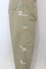画像2: 【SALE】Karl Helmut / ワッペン使いペインターパンツ S ベージュ O-25-05-31-002-EL-PA-OW-ZT117 (2)